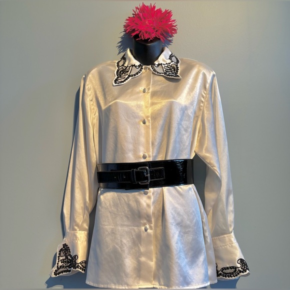 Como Vintage Satin Blouse with Black Embroidery - Picture 4 of 16